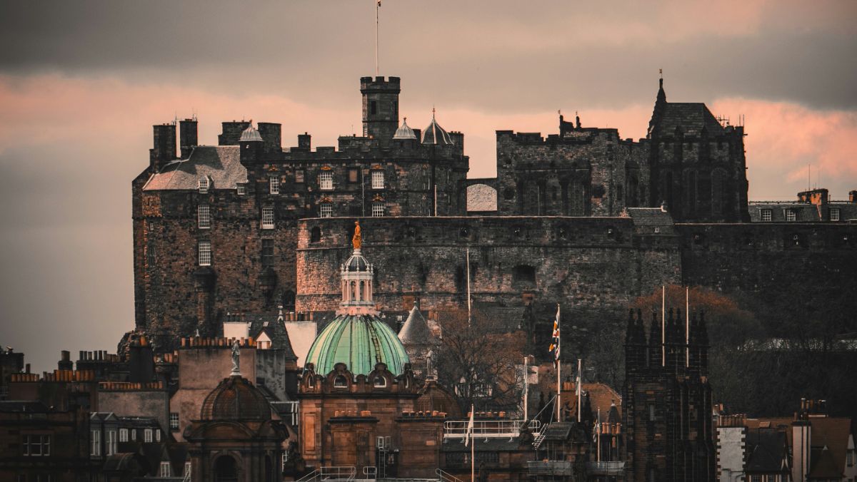 Edimburgo, visita la statua di Sherlock Holmes