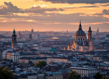 Panorama di Torino con monumenti storici e piatti tipici